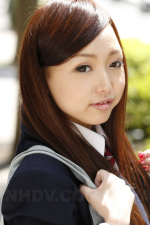 Schoolgirl Nana Sasaki becomes horny